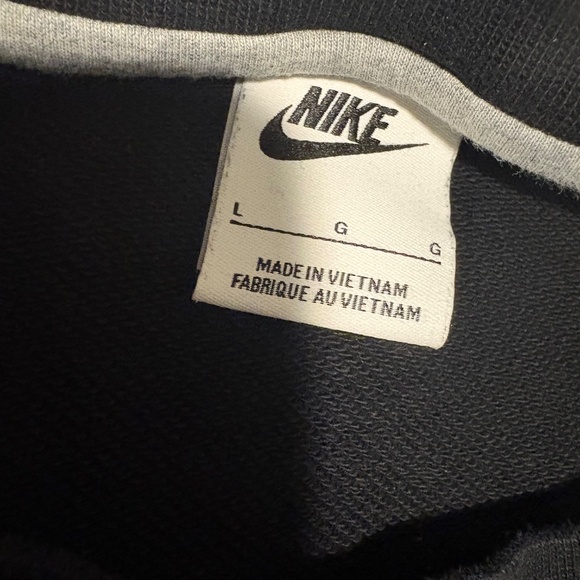 Nike Essential Crewneck – Black (Size L) | Lightly Worn - Picture 3 of 3